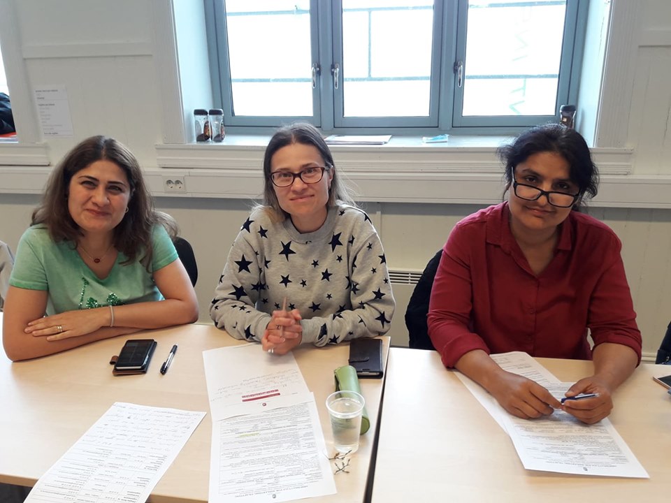Gruppebilde av flerspråklige lærere sendt sammen med bursdagshilsen til Tema Morsmål fra Ålesund kommune