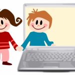 Jente og gitt holder hender gjennom Pc skjermen