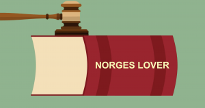 Illustrasjon av en bok med Norges lover og en hammer som en dommer bruker i en rettssal