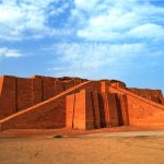 Bilde av en Ziggurat, et tempeltårn i Ikrak