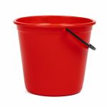 bilde av en rød plastbøtte
