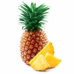 ananas med skiver isolert på hvitt