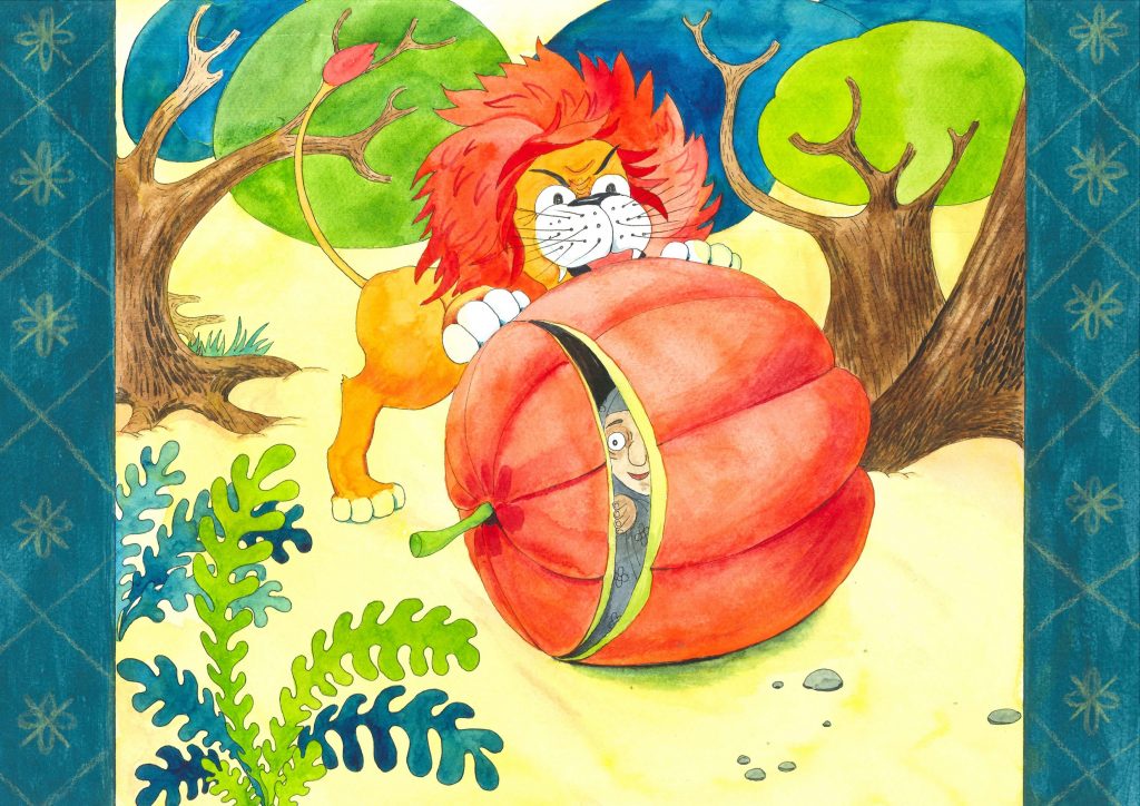 En løve holder labbene sine på gresskaret. Man ser at den gamle damen titter ut av gresskaret på den ene siden, dette ser ikke løven fordi han står bak. 